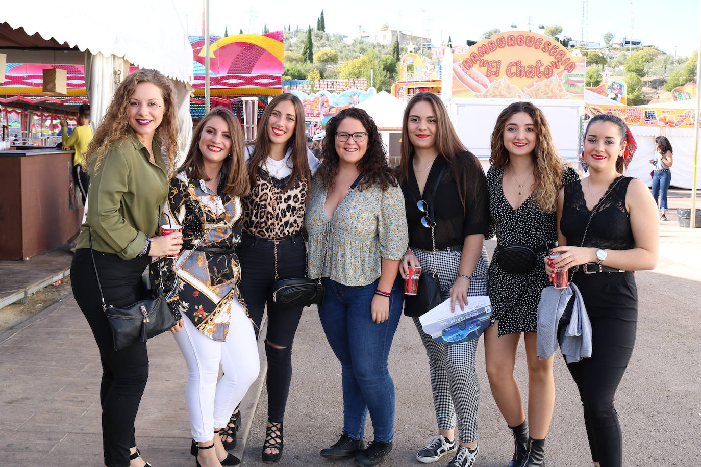 El recinto ferial se volvió a llenar de miles de jienenses que disfrutaron de una jornada soleada con mucho baile y con las casetas a rebosar sabiendo que al día siguiente era festivo.