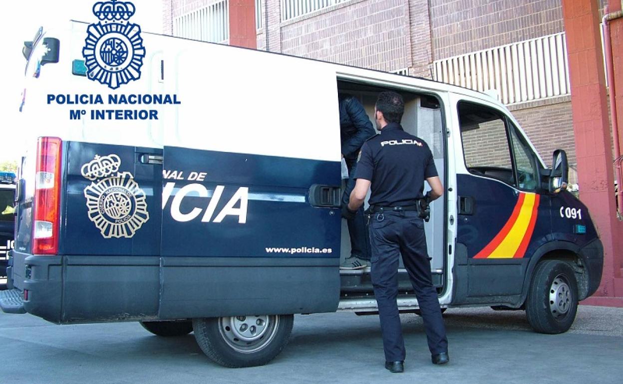 Investigan a una mujer de Gran Canaria por estafar a otra de Granada por Internet