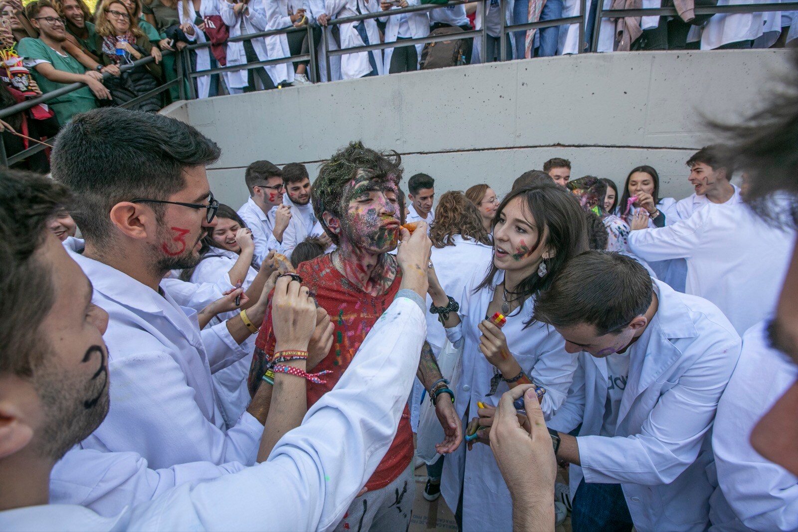 Los estudiantes de Medicina celebran de esta manera uno de sus días grandes