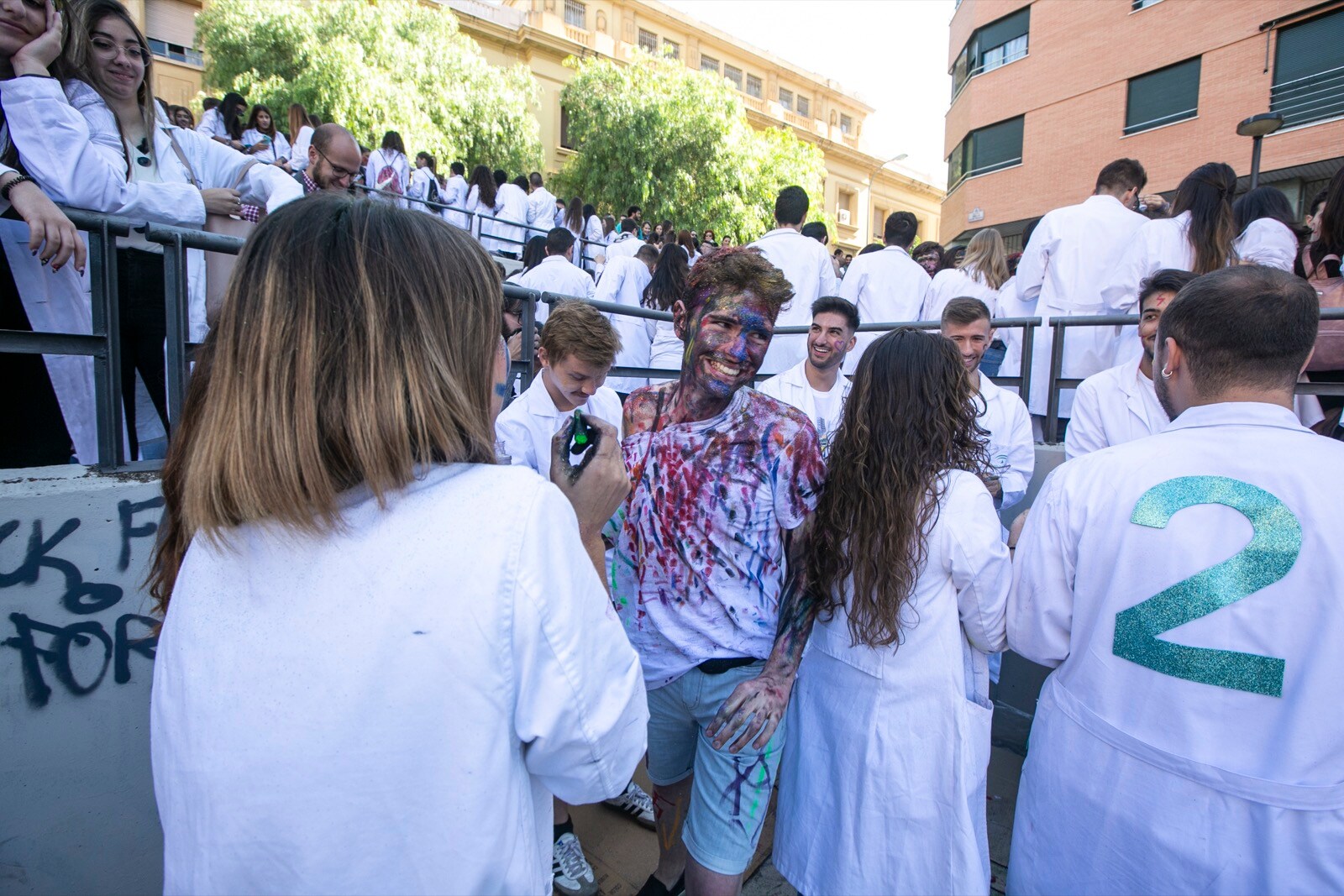 Los estudiantes de Medicina celebran de esta manera uno de sus días grandes