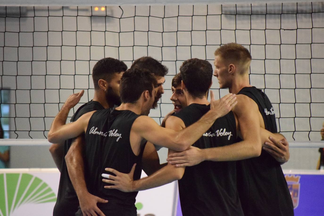 Unicaja Costa de Almería y Vecindario, casi 80 años de voley