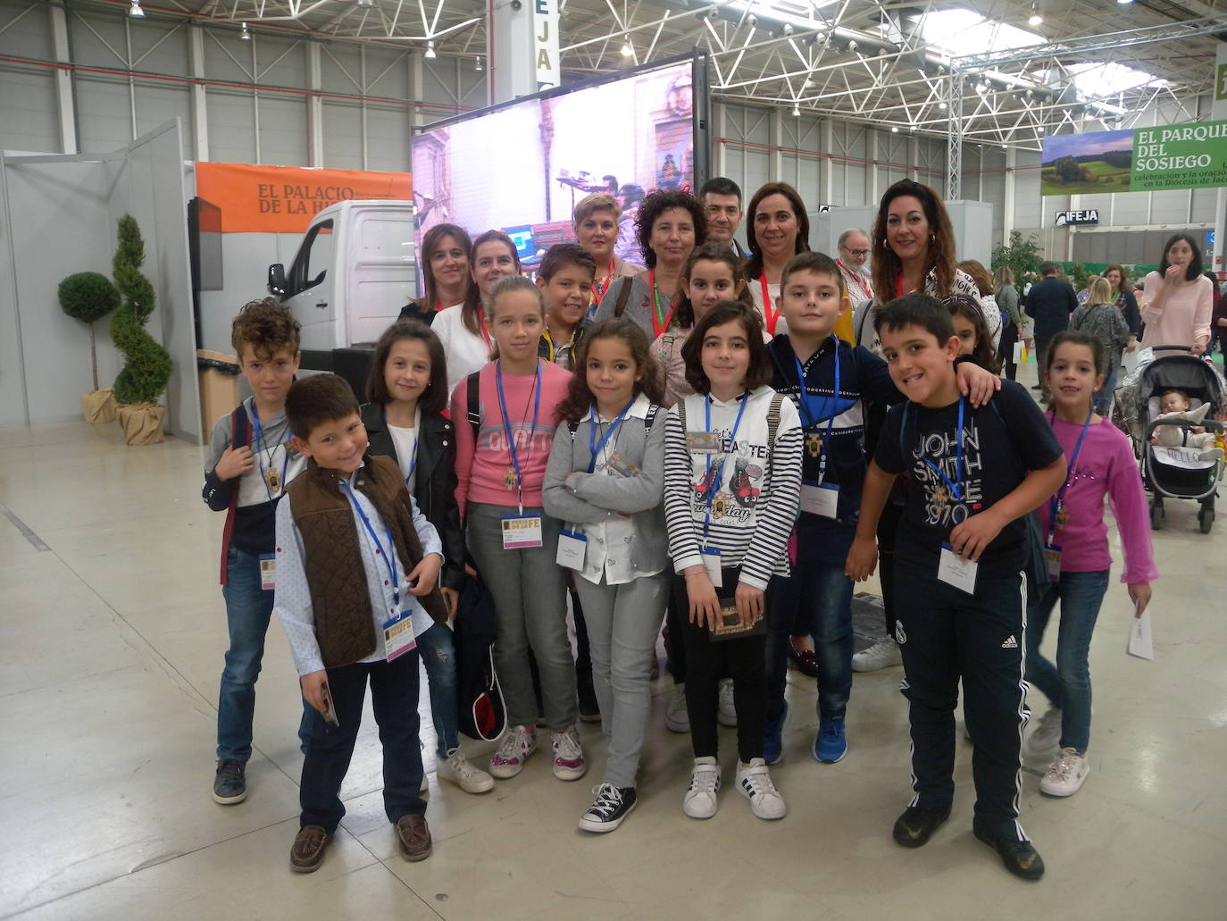 Más de 10.000 personas, según la organización, han pasado a lo largo de la jornada de hoy por la Institución Ferial (Ifeja), donde se ha celebrado la Feria de la Fe.