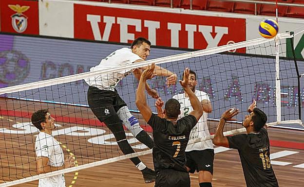 Nick Amado empieza a dar resultados, con siete puntos de bloqueo y cinco de ataque.