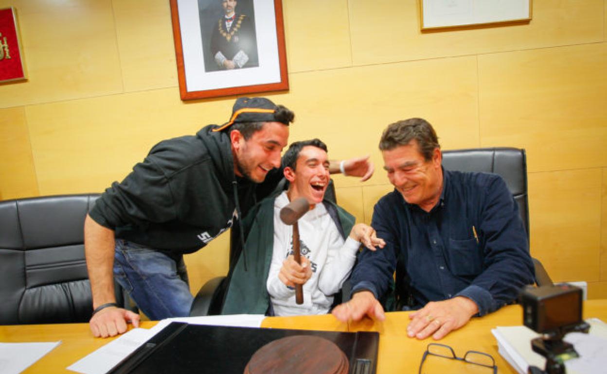 El día que Juanlu y Óliver visitaron el juzgado. 