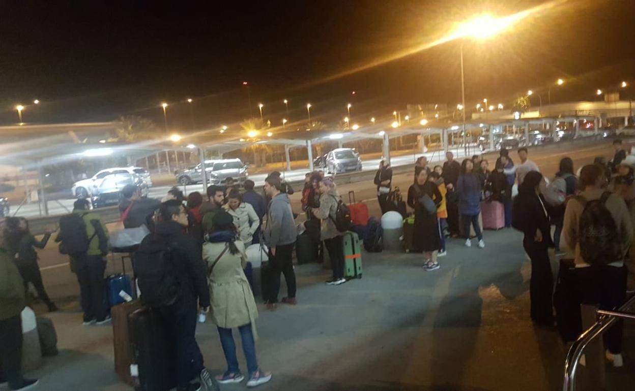 Granada | Desvían el vuelo procedente de Barcelona a Málaga dejando a cerca de 200 personas en tierra