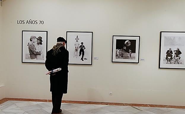 Granada | La sala de exposiciones de Puerta Real: tres 'novios' para un espacio