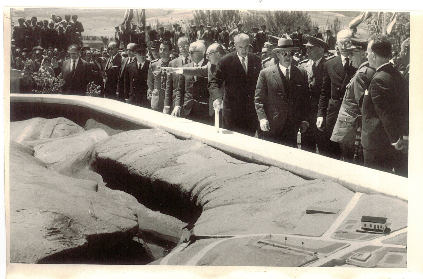 En el pantano de los Bermejales, 1961