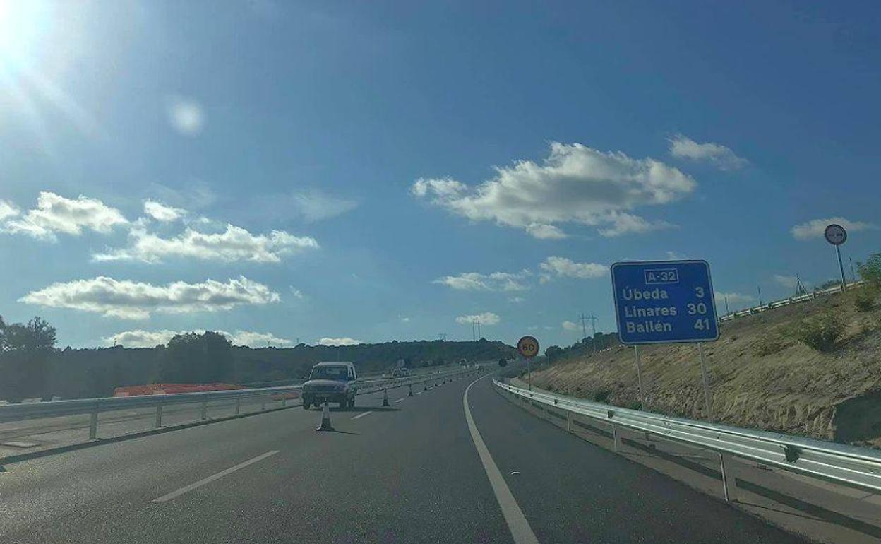 Paso por el puente en la recta de Torreperogil abierto este jueves para acabar la unión con la N-322. 