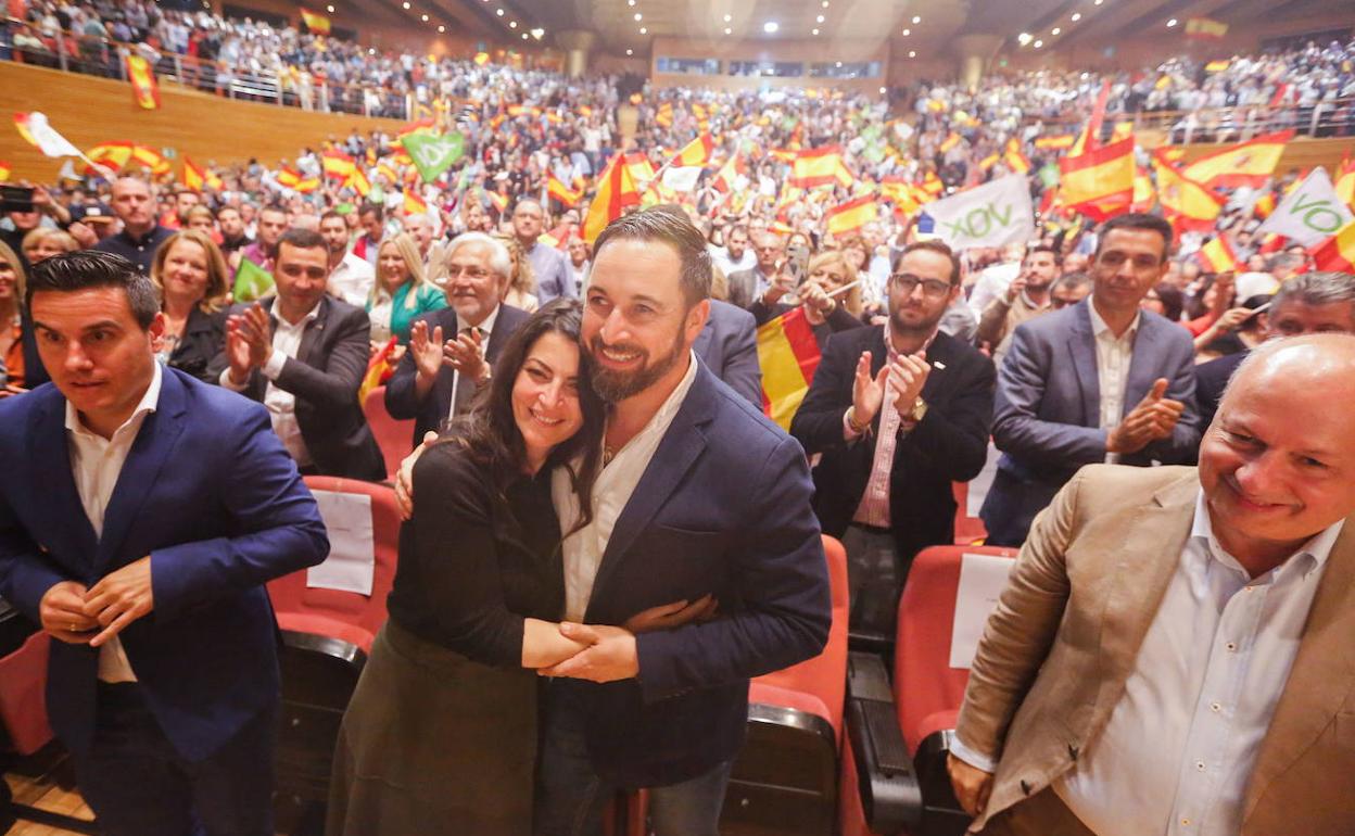 Santiago Abascal y Macarena Olona en el mitin del 17 de abril en Granada.