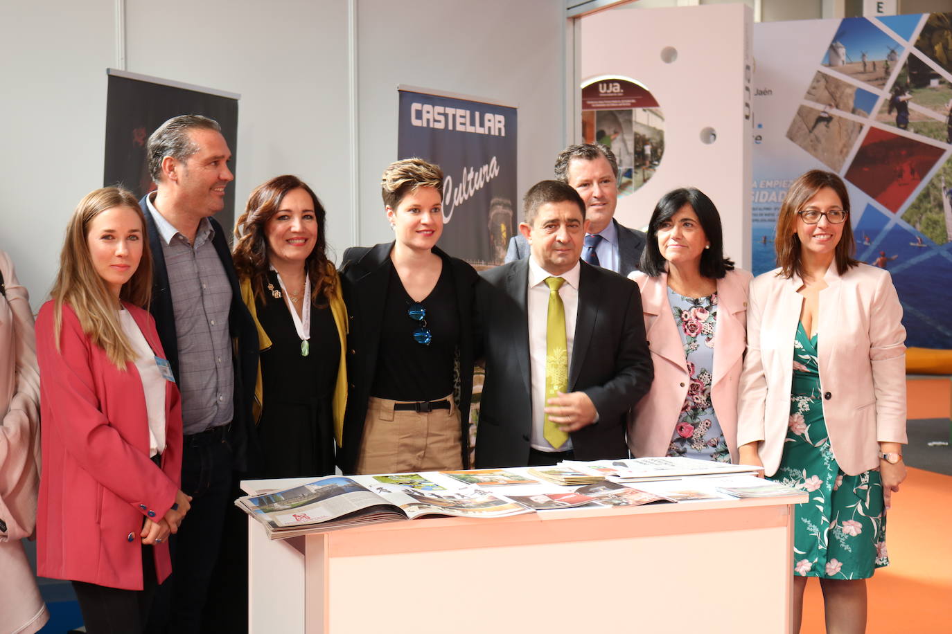 La 18ª edición de la Feria Internacional de Turismo, Deporte y Aventura, Tierra Adentro 2019 ha abierto este viernes sus puertas en el Recinto Provincial de Ferias y Congresos de Jaén para mostrar «la riqueza y la diversidad de la oferta turística de interior de la provincia de Jaén» y del resto del país, a través de los 450 expositores que se dan cita en la misma hasta el próximo domingo, 27 de octubre.