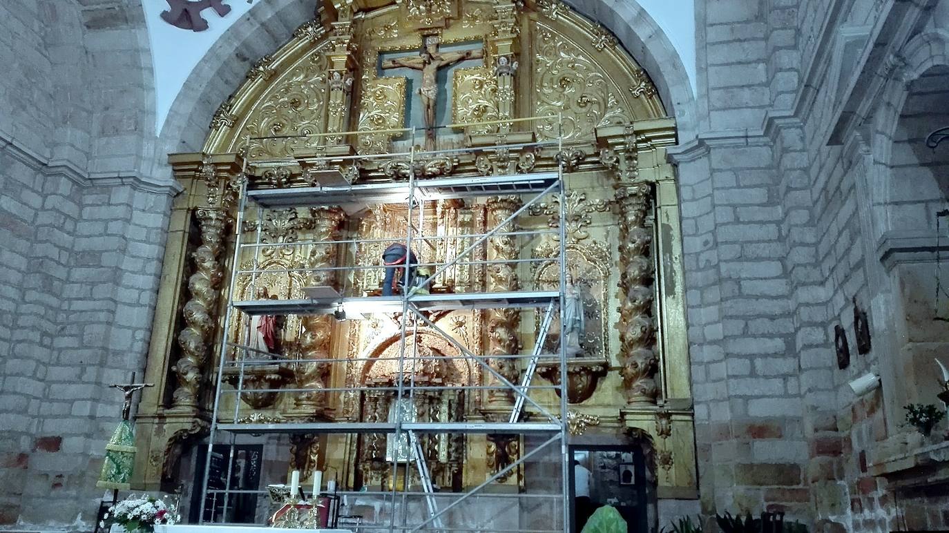 Obras en el retablo. 