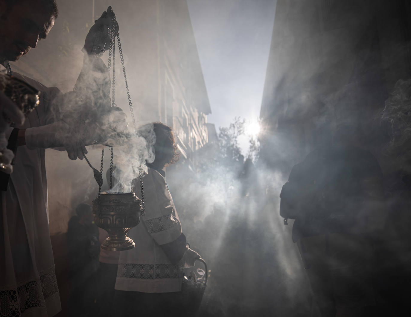 El paso del Huerto, por las calles de Granada