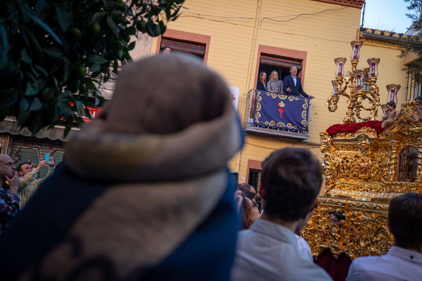El paso del Huerto, por las calles de Granada