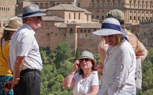 Turistas en el mirador de San Nicolás