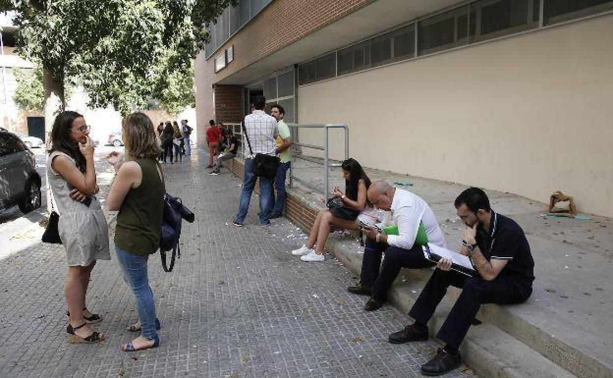 Opositores, hace dos años, en el IES Christine Picasso de Málaga