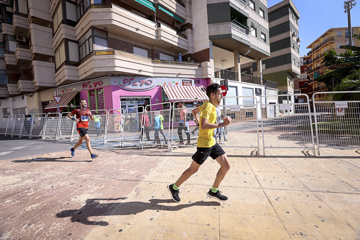 Los marroquís Abdelhadi El Mouaziz y Nazha Machouh reinan en Motril