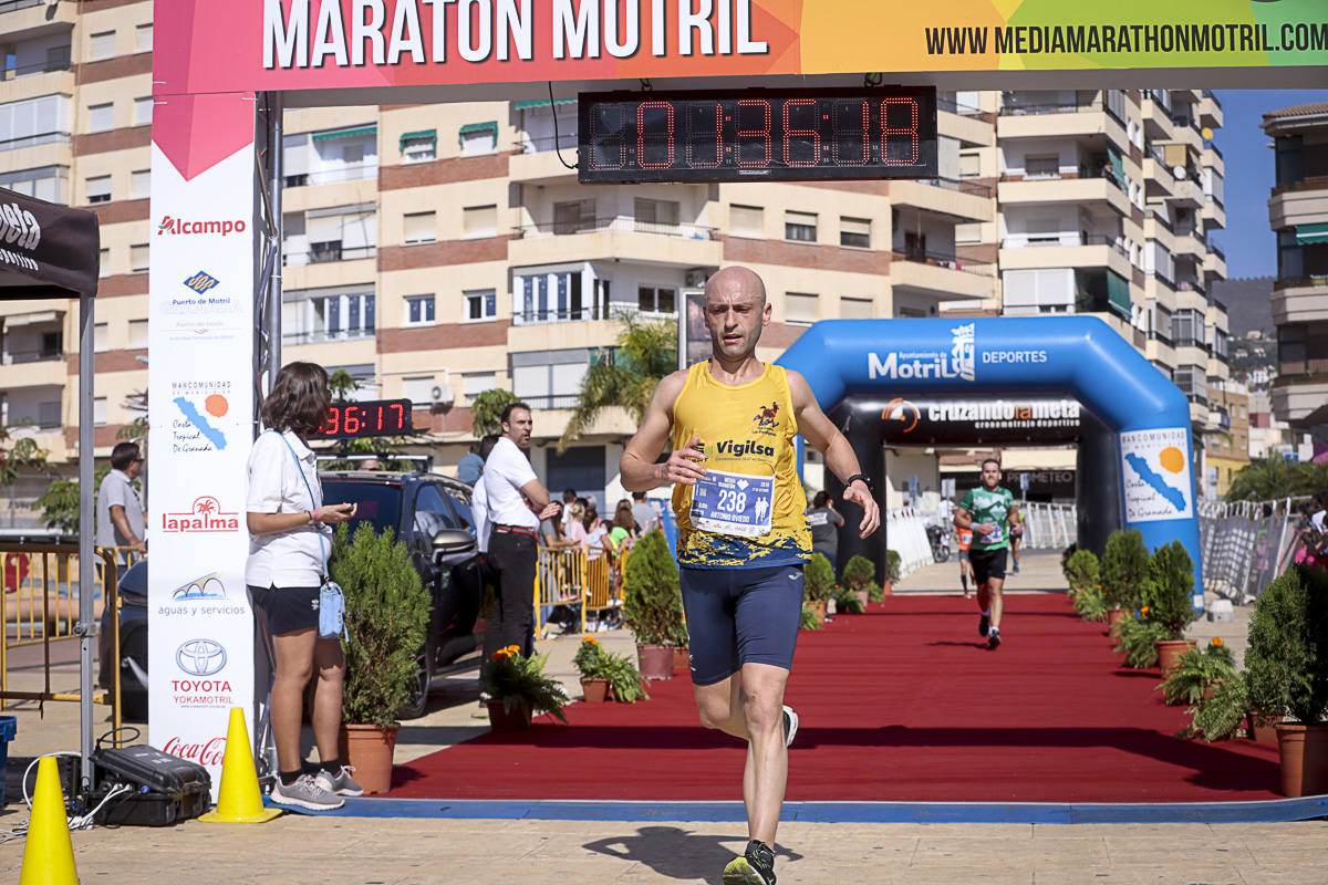 Los marroquís Abdelhadi El Mouaziz y Nazha Machouh reinan en Motril