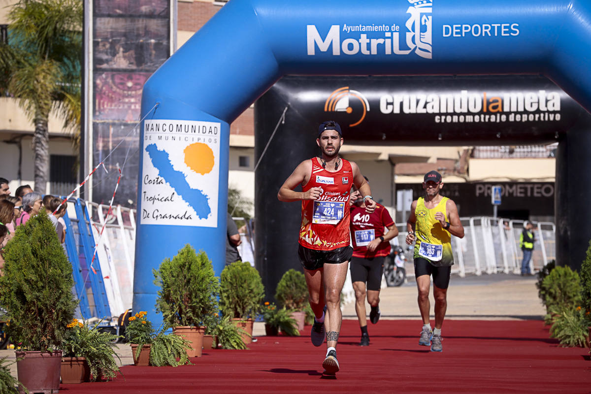 Los marroquís Abdelhadi El Mouaziz y Nazha Machouh reinan en Motril