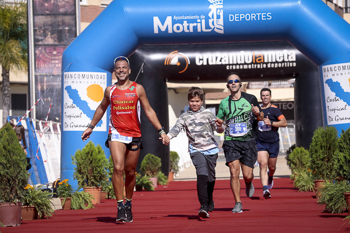 Los marroquís Abdelhadi El Mouaziz y Nazha Machouh reinan en Motril