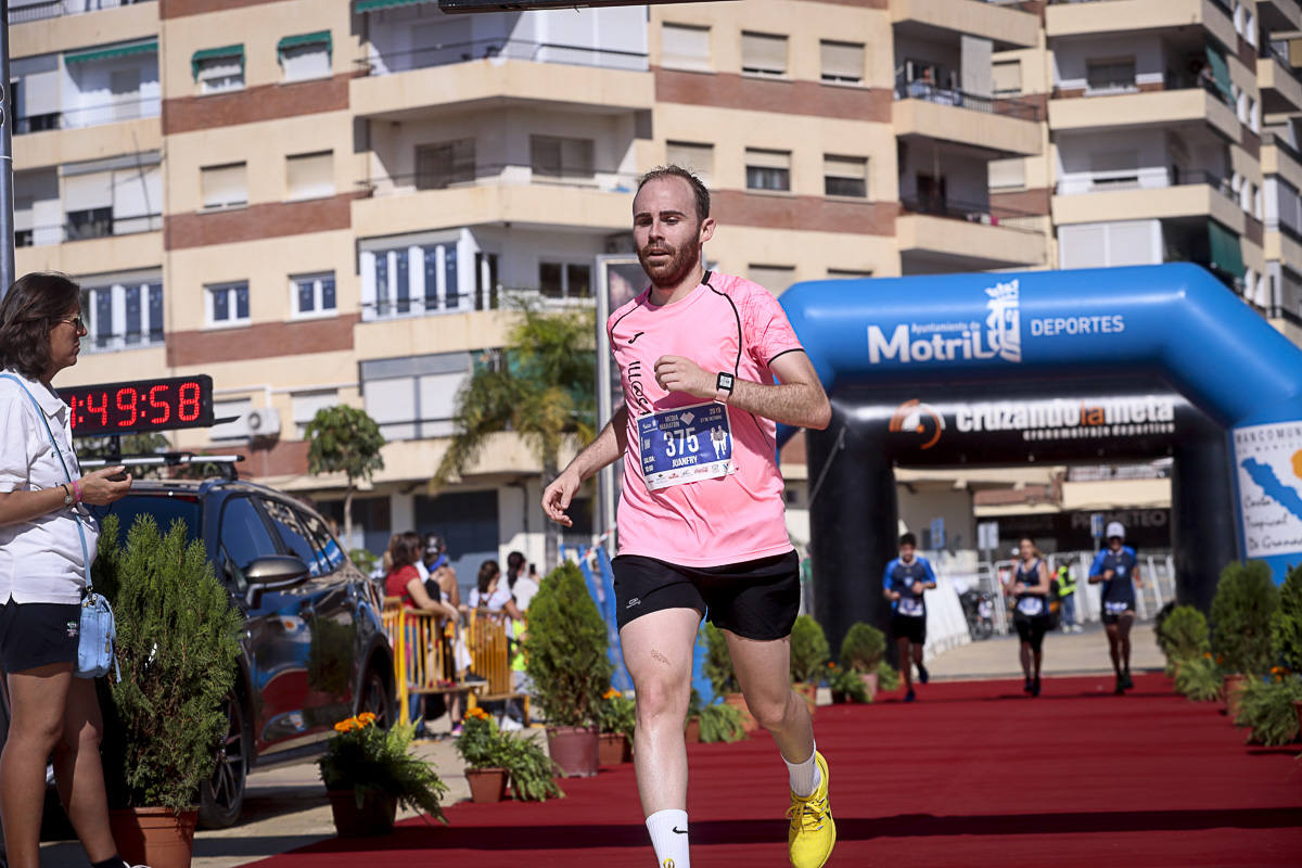 Los marroquís Abdelhadi El Mouaziz y Nazha Machouh reinan en Motril