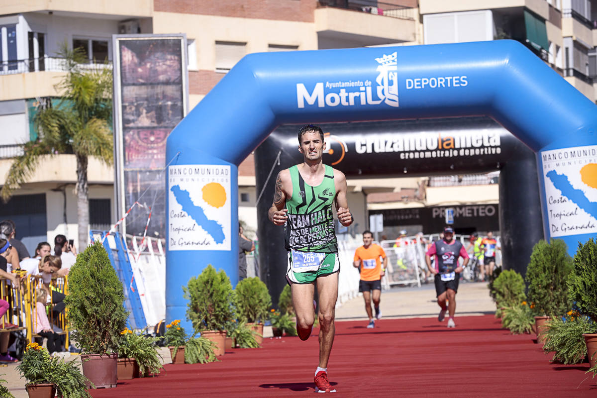 Los marroquís Abdelhadi El Mouaziz y Nazha Machouh reinan en Motril