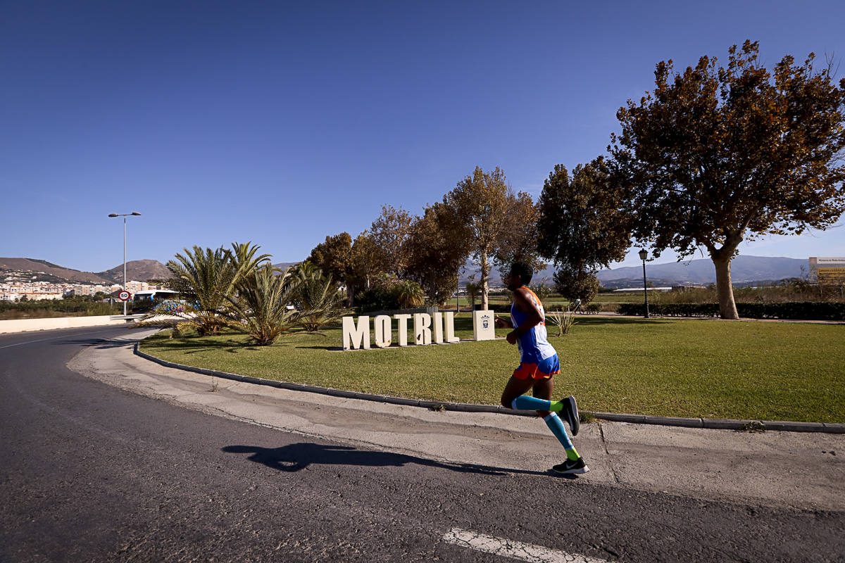 Los marroquís Abdelhadi El Mouaziz y Nazha Machouh reinan en Motril