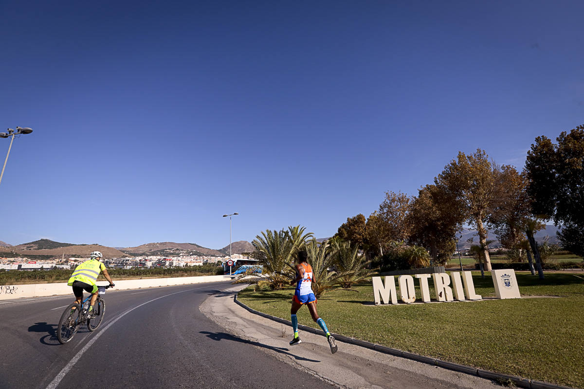 Los marroquís Abdelhadi El Mouaziz y Nazha Machouh reinan en Motril