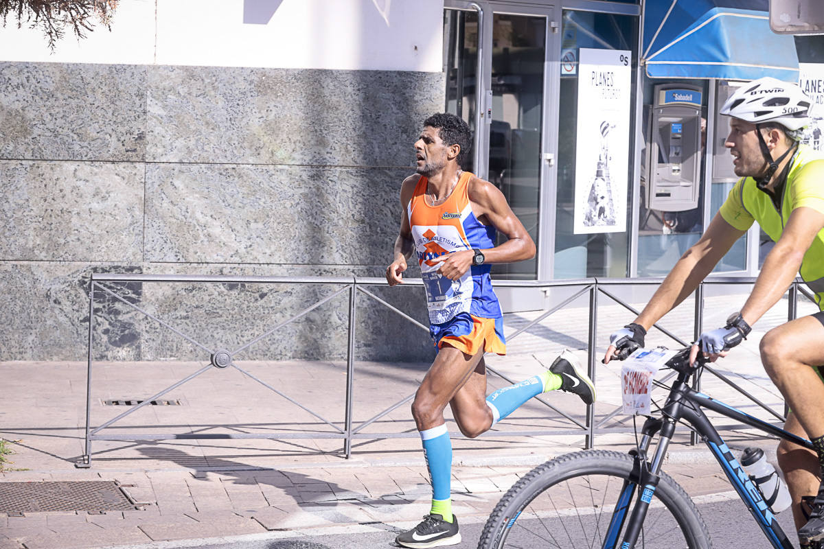 Los marroquís Abdelhadi El Mouaziz y Nazha Machouh reinan en Motril