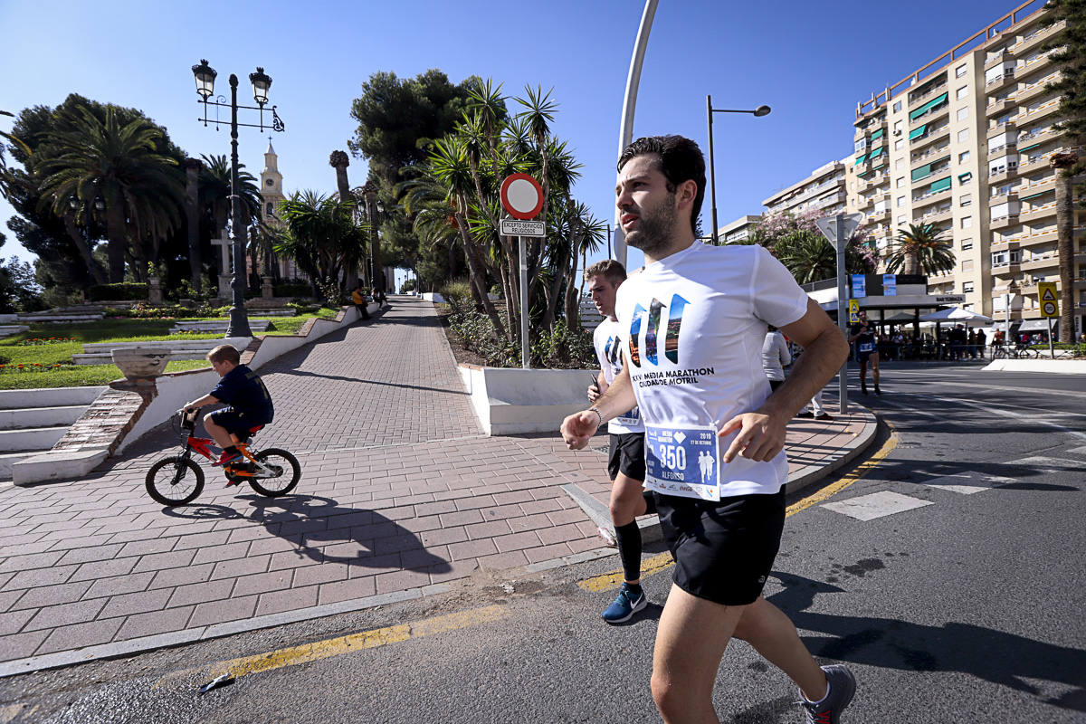 Los marroquís Abdelhadi El Mouaziz y Nazha Machouh reinan en Motril