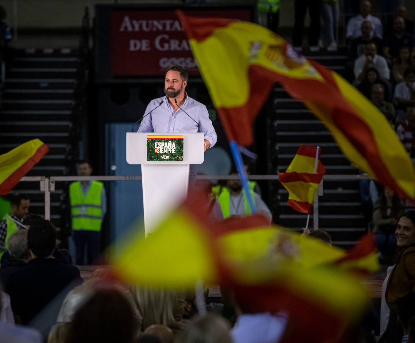 Abascal presenta a su partido como única alternativa para echar a Sánchez de la Moncloa
