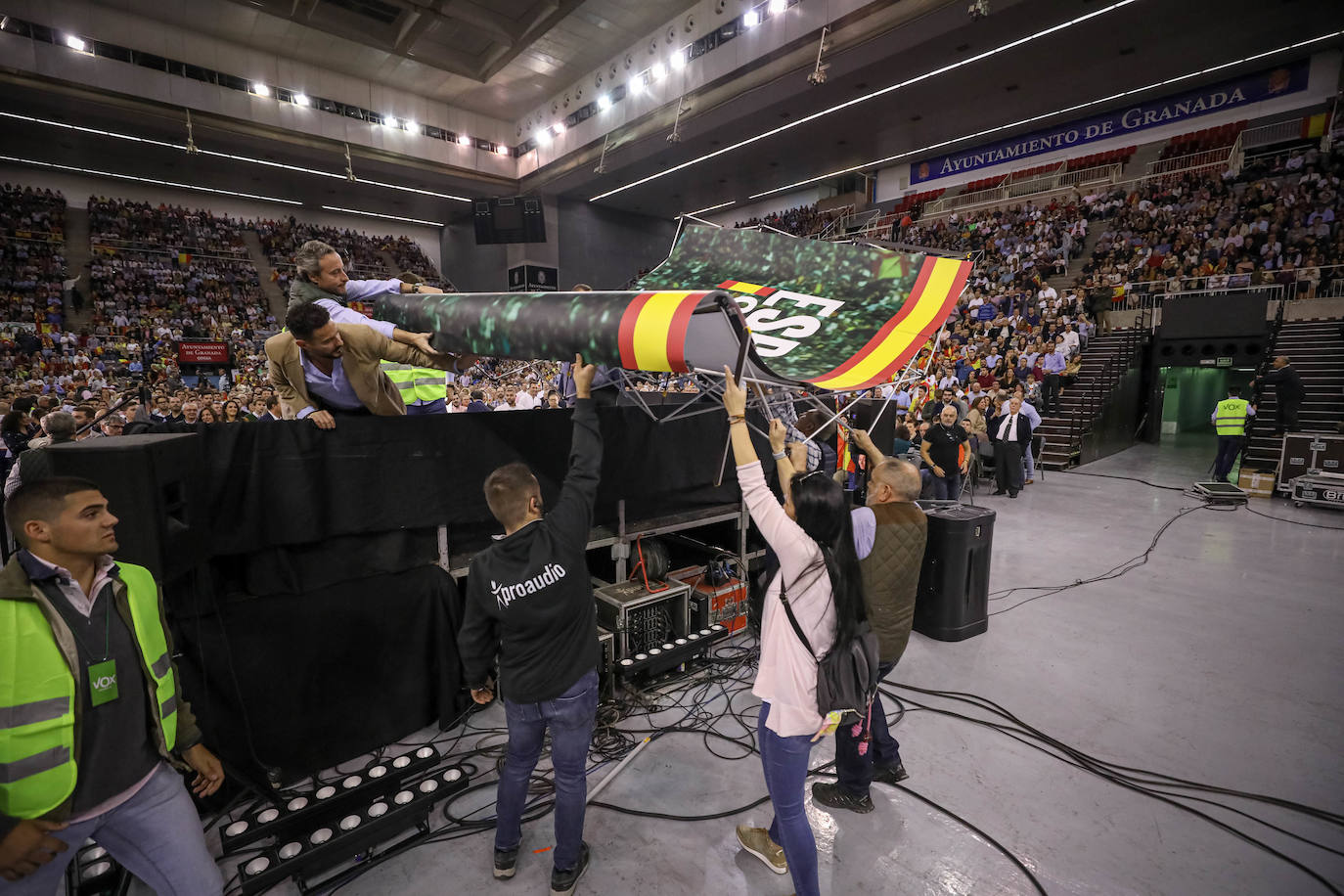 Abascal presenta a su partido como única alternativa para echar a Sánchez de la Moncloa