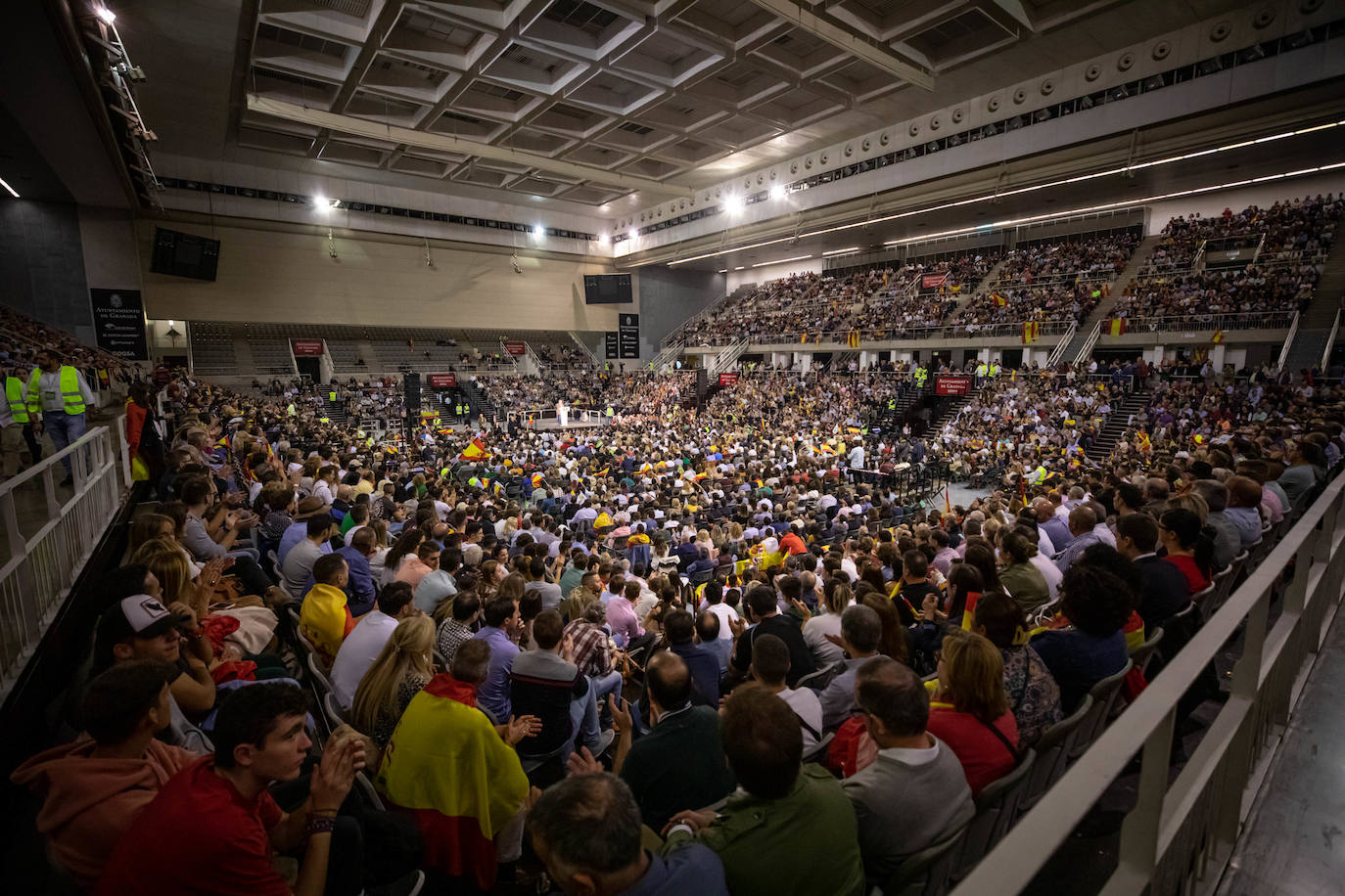 Abascal presenta a su partido como única alternativa para echar a Sánchez de la Moncloa
