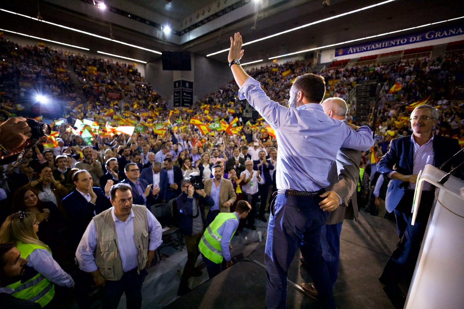 Abascal presenta a su partido como única alternativa para echar a Sánchez de la Moncloa