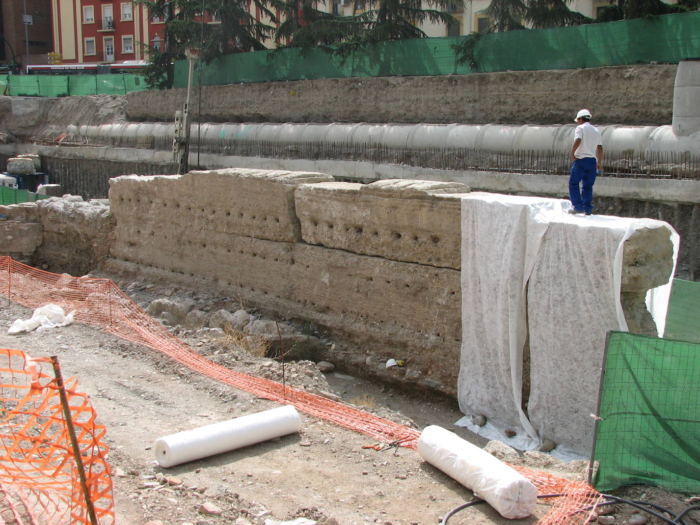 Protección de los restos durante la construcción del aparcamiento.