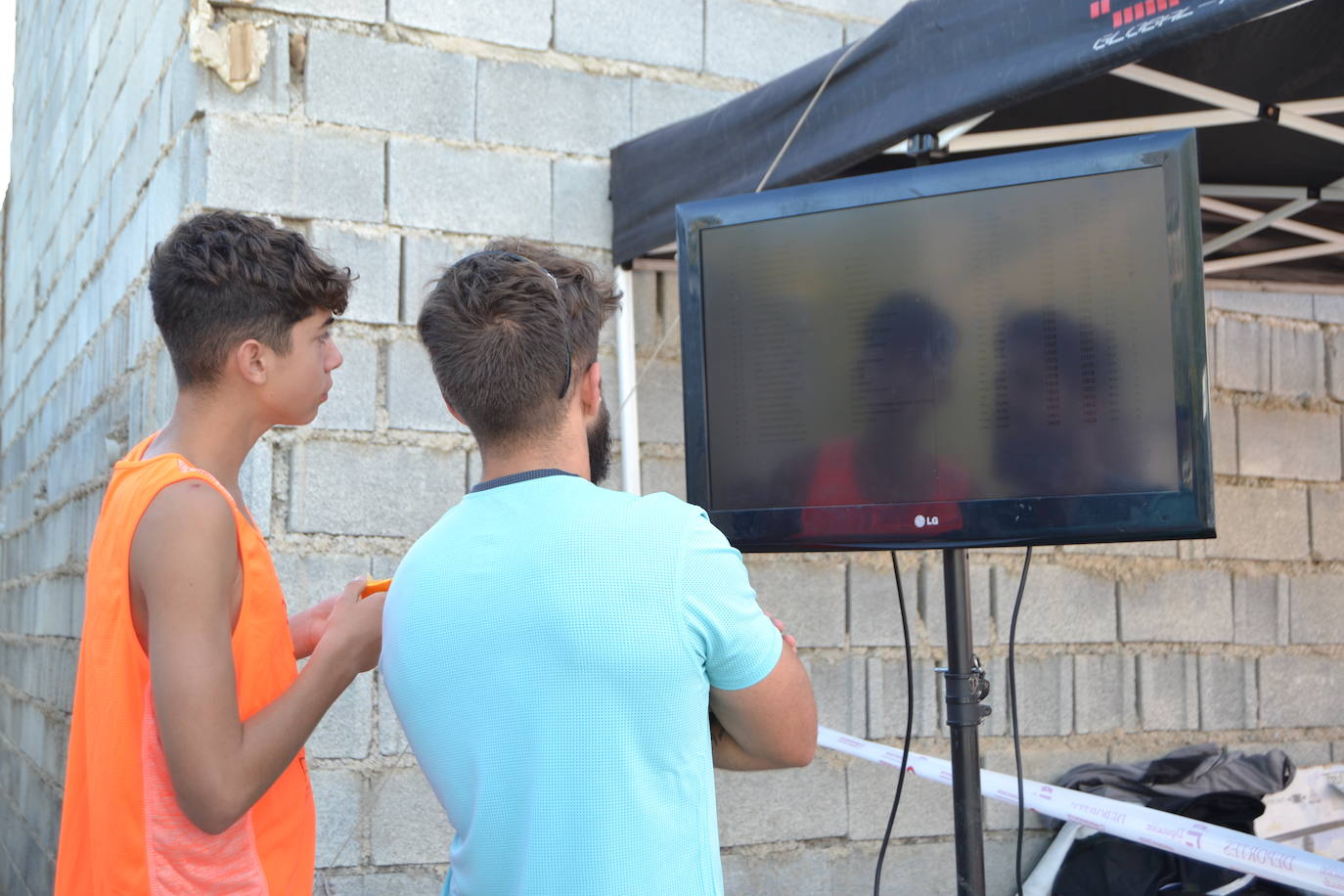 Cerca de 150 deportistas, entre participantes del trail, minitrail y senderistas, celebran en esta prueba que tuvo lugar en una agradable mañana de domingo 