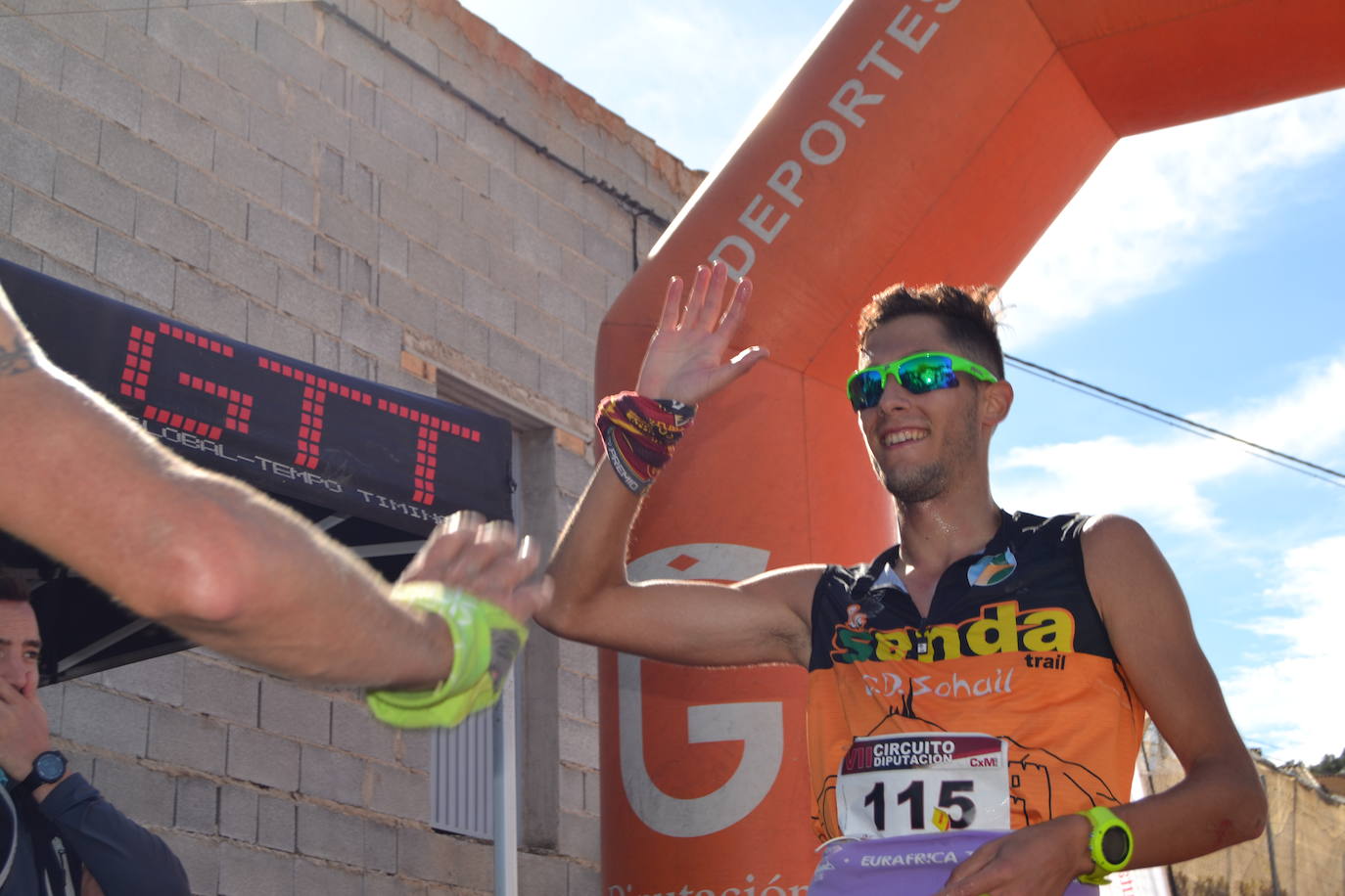 Cerca de 150 deportistas, entre participantes del trail, minitrail y senderistas, celebran en esta prueba que tuvo lugar en una agradable mañana de domingo 