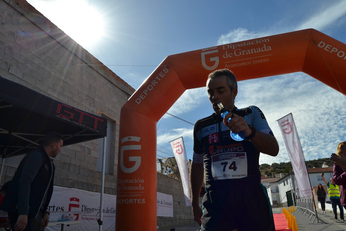 Cerca de 150 deportistas, entre participantes del trail, minitrail y senderistas, celebran en esta prueba que tuvo lugar en una agradable mañana de domingo 