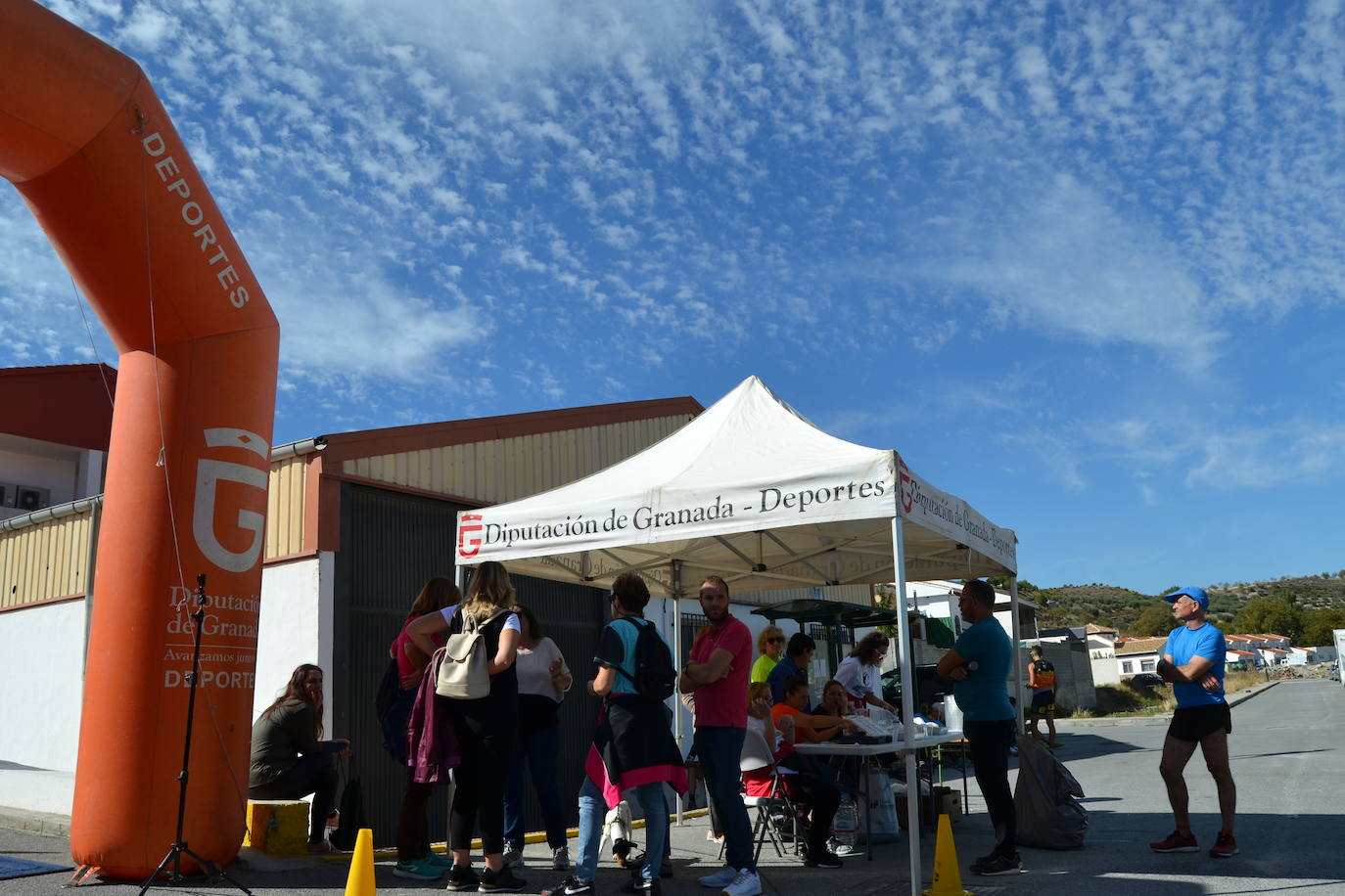 Cerca de 150 deportistas, entre participantes del trail, minitrail y senderistas, celebran en esta prueba que tuvo lugar en una agradable mañana de domingo 