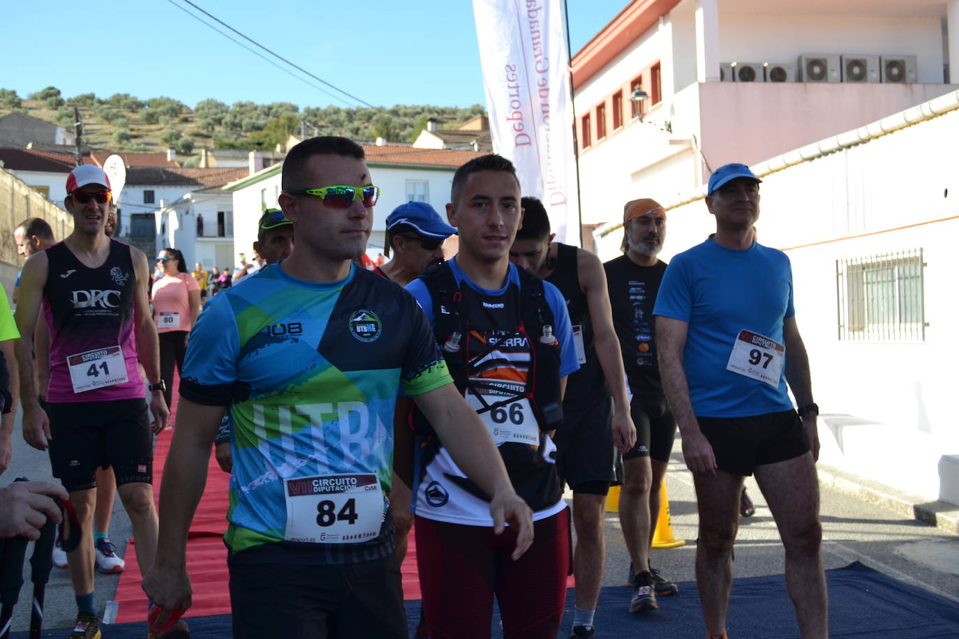 Cerca de 150 deportistas, entre participantes del trail, minitrail y senderistas, celebran en esta prueba que tuvo lugar en una agradable mañana de domingo 