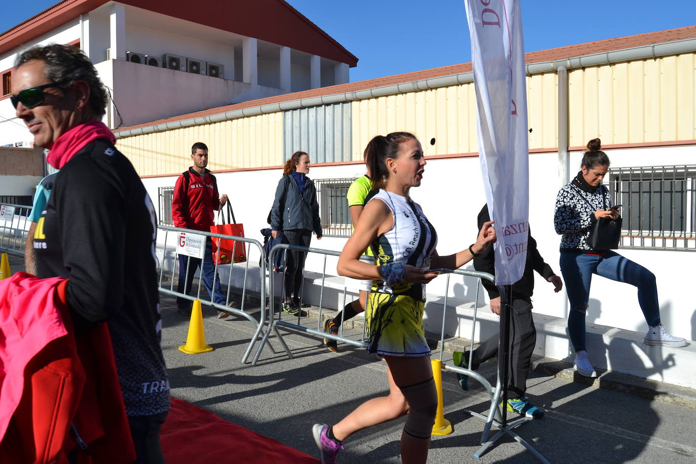 Cerca de 150 deportistas, entre participantes del trail, minitrail y senderistas, celebran en esta prueba que tuvo lugar en una agradable mañana de domingo 