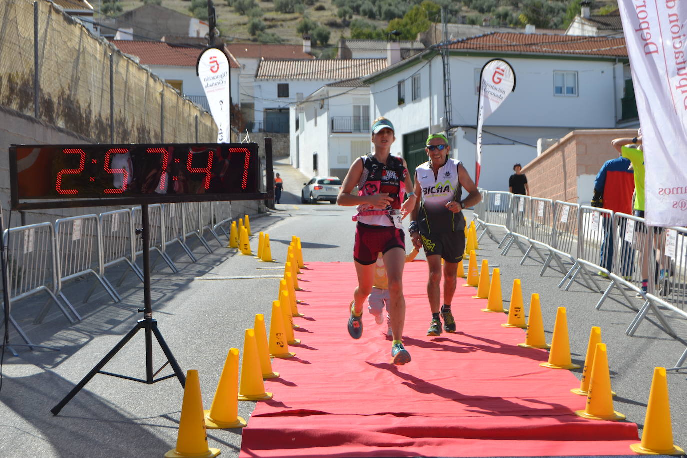 Cerca de 150 deportistas, entre participantes del trail, minitrail y senderistas, celebran en esta prueba que tuvo lugar en una agradable mañana de domingo 