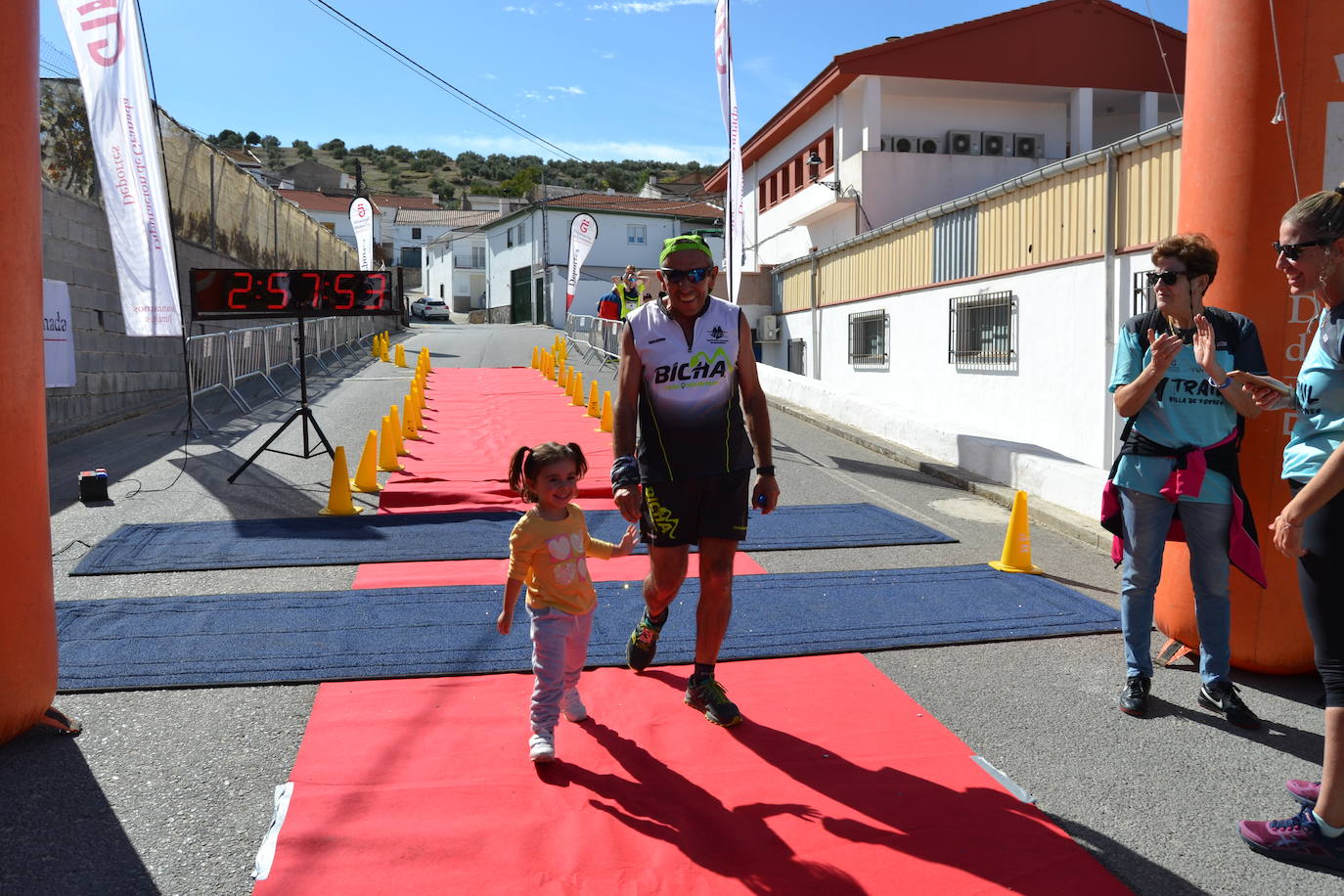 Cerca de 150 deportistas, entre participantes del trail, minitrail y senderistas, celebran en esta prueba que tuvo lugar en una agradable mañana de domingo 