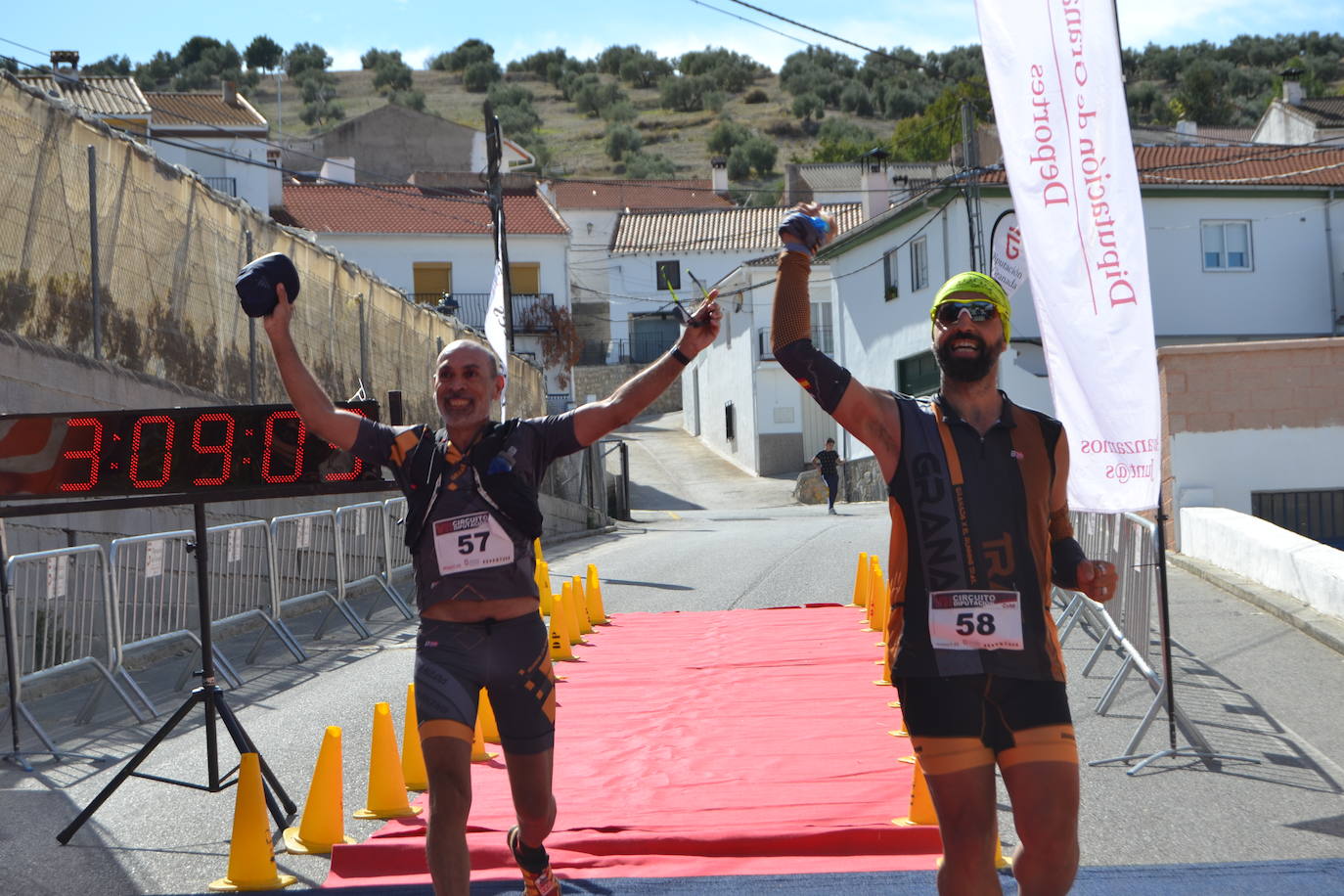 Cerca de 150 deportistas, entre participantes del trail, minitrail y senderistas, celebran en esta prueba que tuvo lugar en una agradable mañana de domingo 