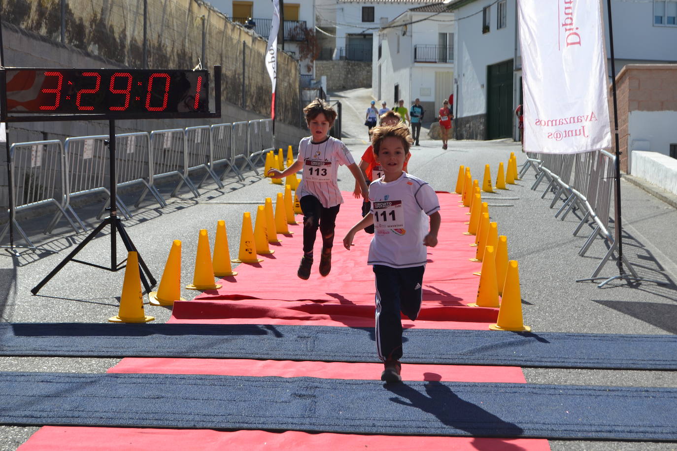 Cerca de 150 deportistas, entre participantes del trail, minitrail y senderistas, celebran en esta prueba que tuvo lugar en una agradable mañana de domingo 