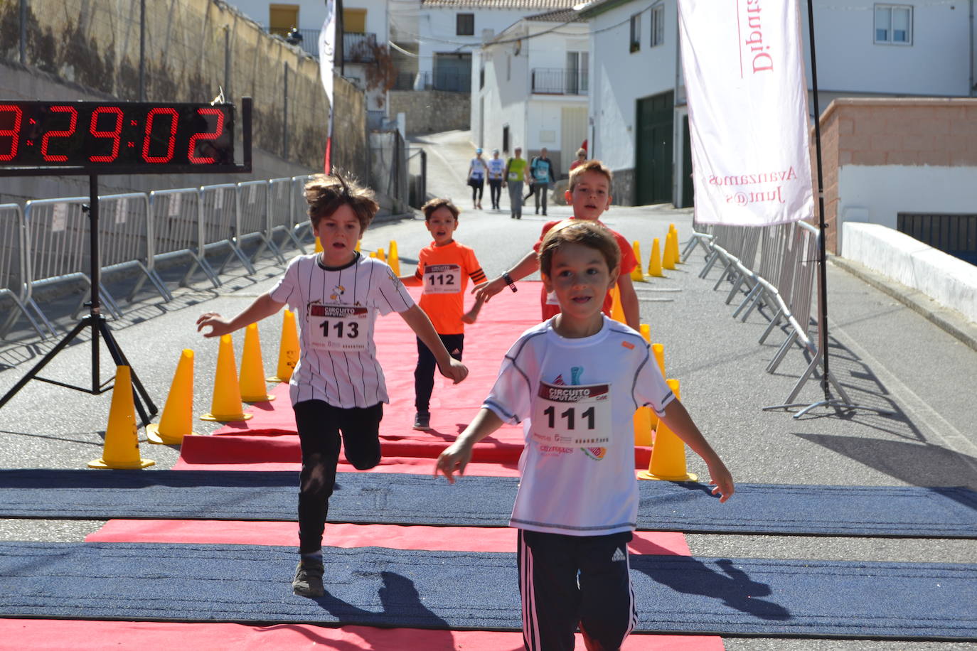 Cerca de 150 deportistas, entre participantes del trail, minitrail y senderistas, celebran en esta prueba que tuvo lugar en una agradable mañana de domingo 