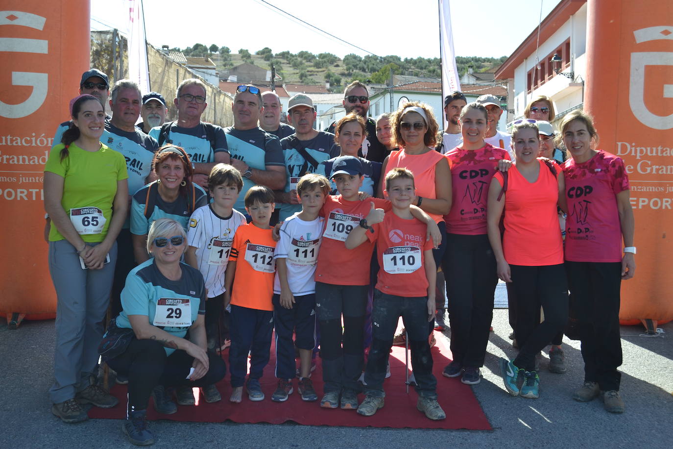 Cerca de 150 deportistas, entre participantes del trail, minitrail y senderistas, celebran en esta prueba que tuvo lugar en una agradable mañana de domingo 