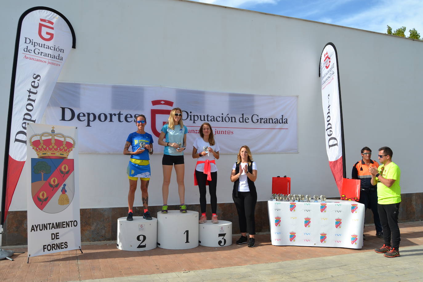 Cerca de 150 deportistas, entre participantes del trail, minitrail y senderistas, celebran en esta prueba que tuvo lugar en una agradable mañana de domingo 