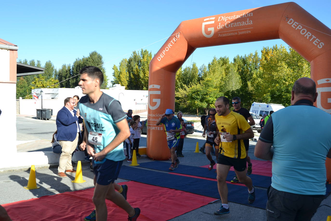 Cerca de 150 deportistas, entre participantes del trail, minitrail y senderistas, celebran en esta prueba que tuvo lugar en una agradable mañana de domingo 