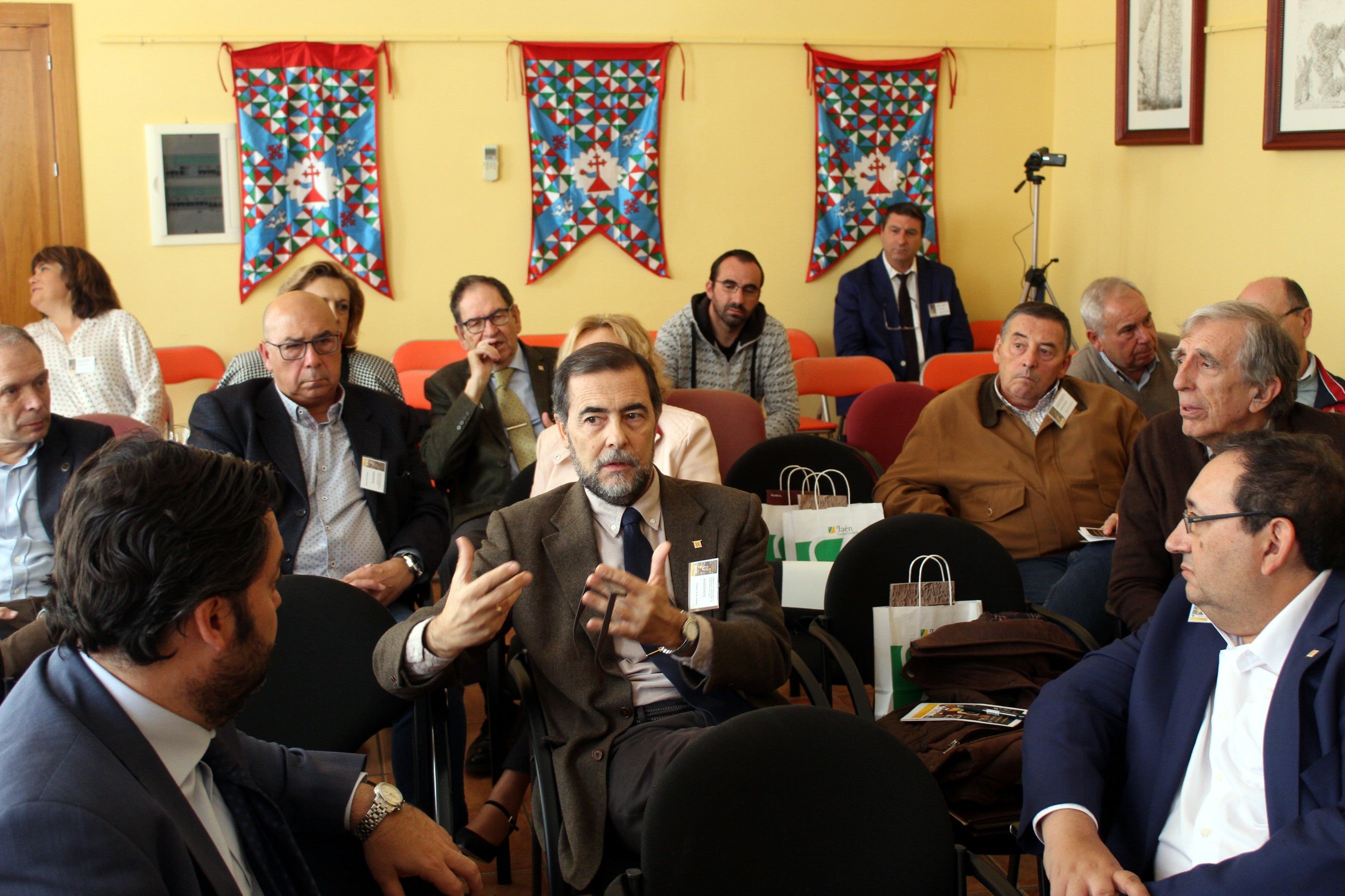 El teniente coronel Antonio Manzano expuso sus ideas.