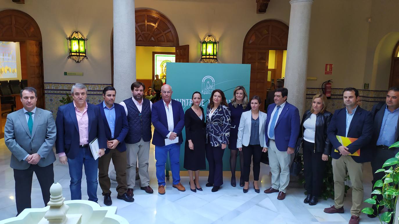 Miembros del sector y autoridades en la presentación del aforo este martes. 